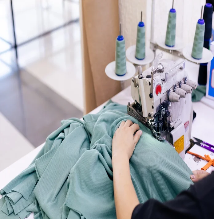 تصنع الزى الموحد